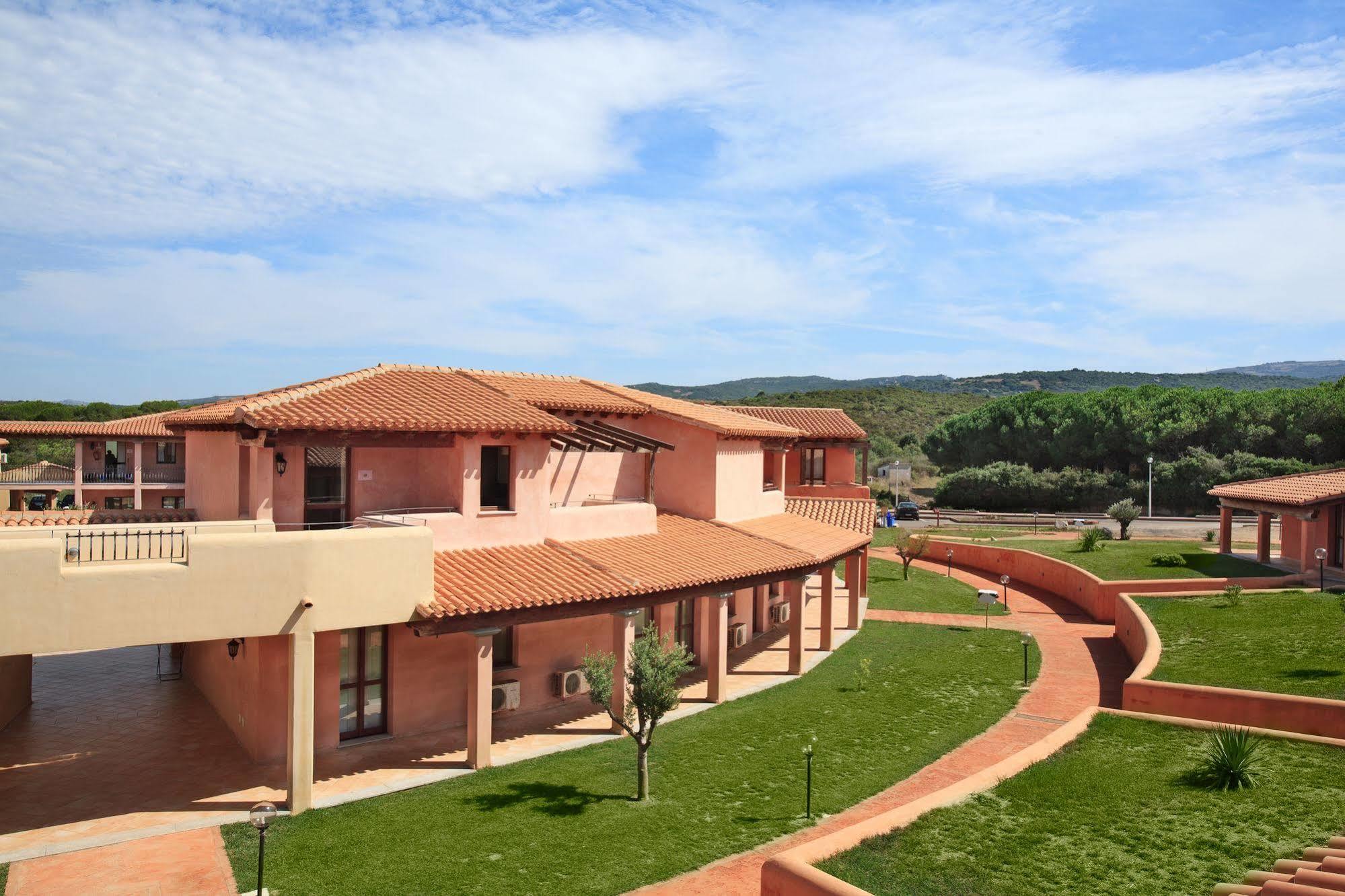 Borgo Dei Pescatori Hotel Aglientu Ngoại thất bức ảnh