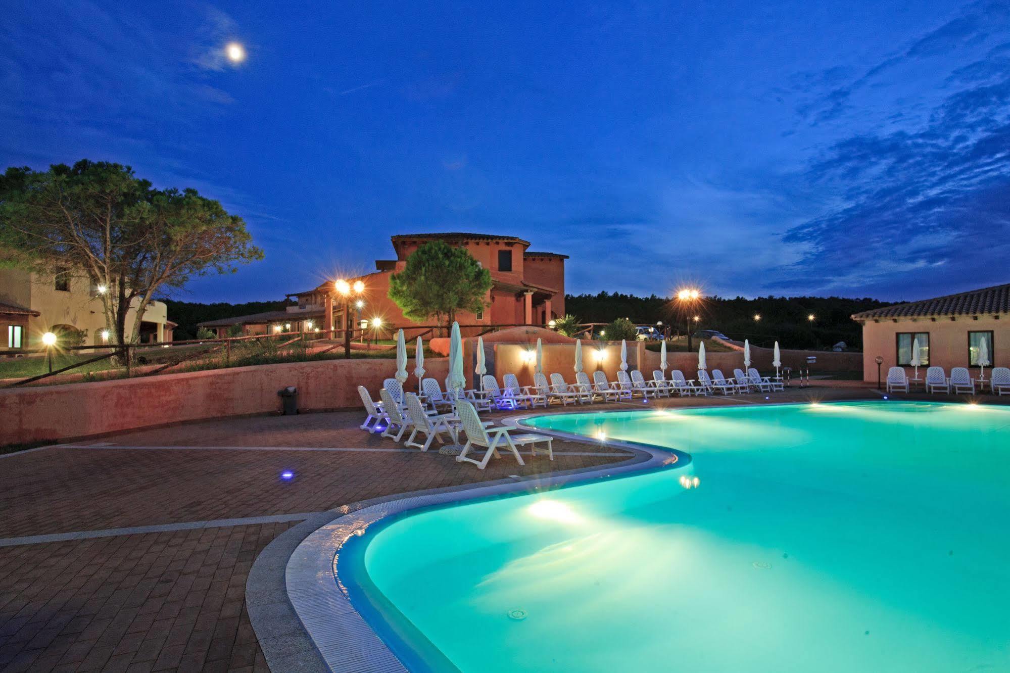 Borgo Dei Pescatori Hotel Aglientu Ngoại thất bức ảnh