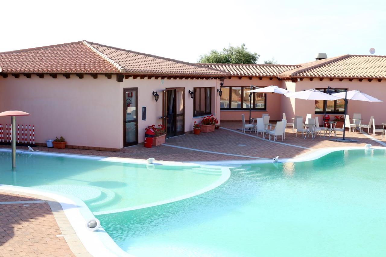 Borgo Dei Pescatori Hotel Aglientu Ngoại thất bức ảnh