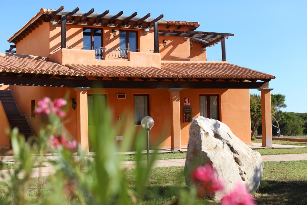 Borgo Dei Pescatori Hotel Aglientu Ngoại thất bức ảnh