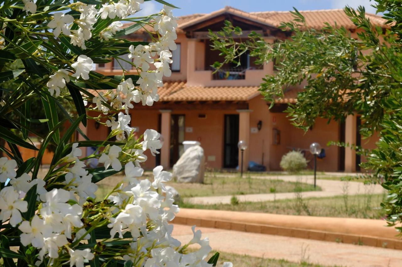 Borgo Dei Pescatori Hotel Aglientu Ngoại thất bức ảnh