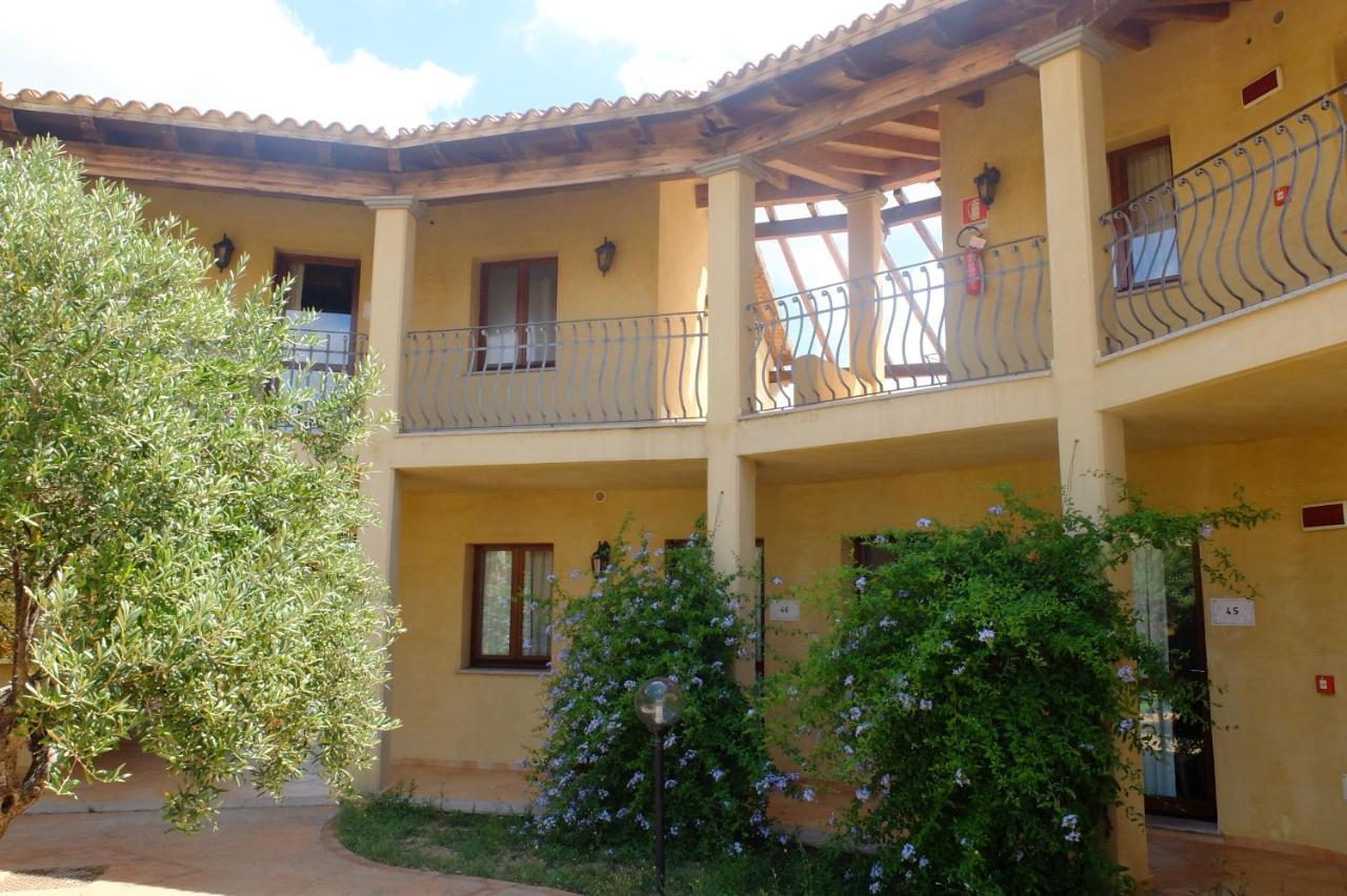 Borgo Dei Pescatori Hotel Aglientu Ngoại thất bức ảnh