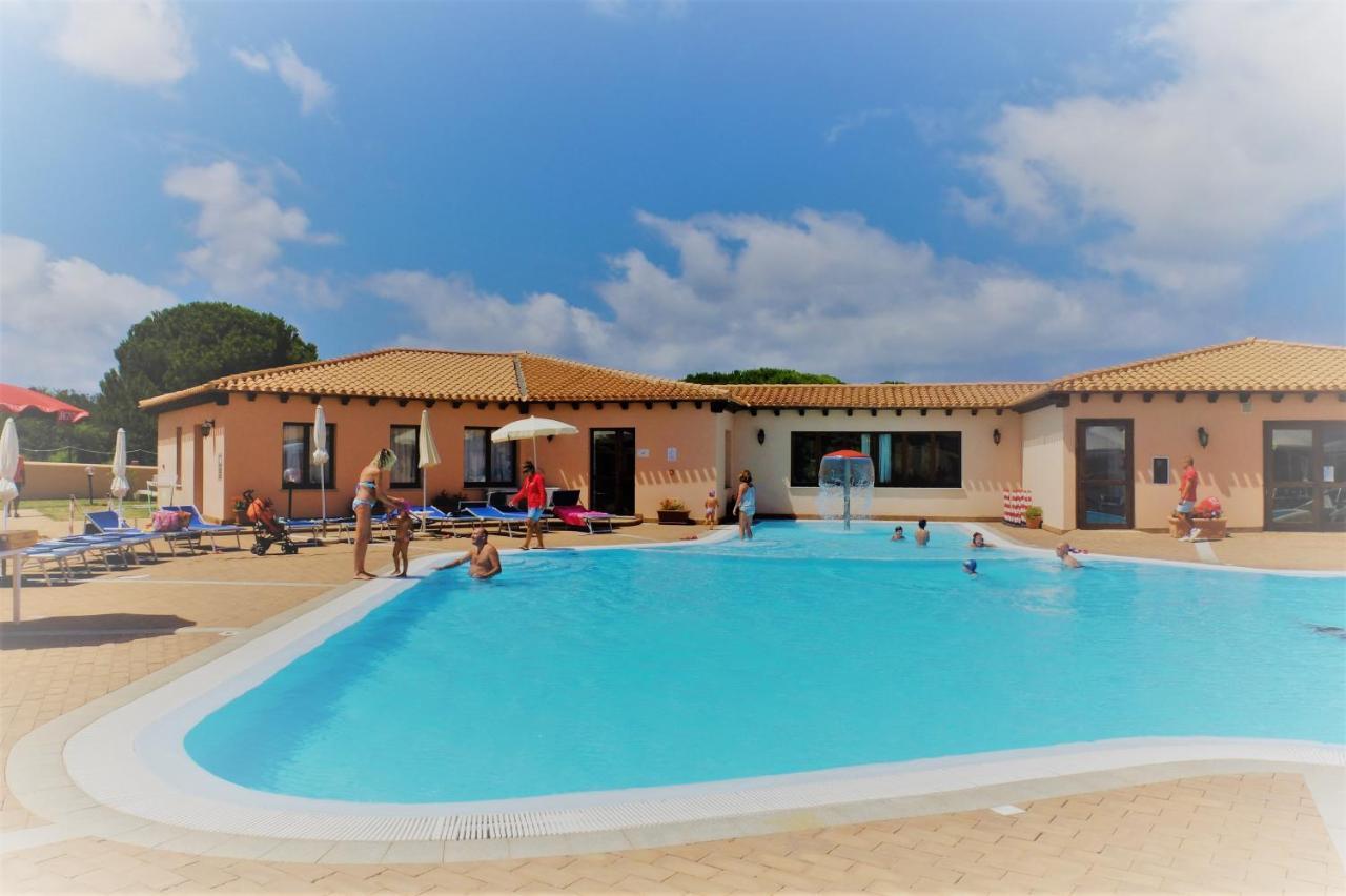 Borgo Dei Pescatori Hotel Aglientu Ngoại thất bức ảnh