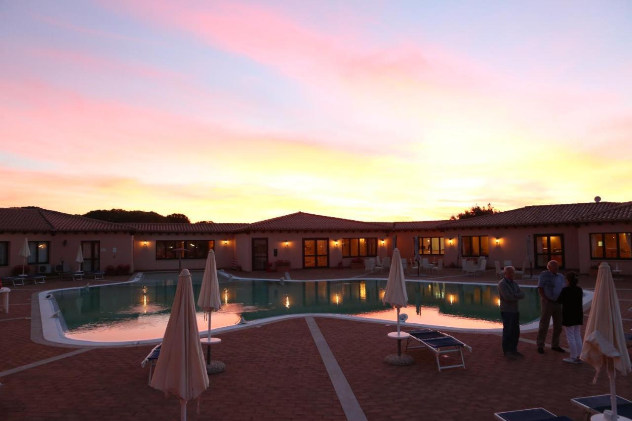 Borgo Dei Pescatori Hotel Aglientu Ngoại thất bức ảnh